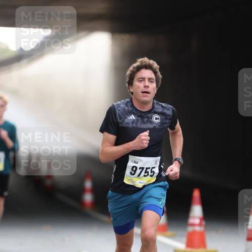 05.10.2025 - 20. swb-Marathon Bremen Michael Strokosch http://msf.ph/oto/9210168 05.10.2025 10:34:01 Laufen 9755, 2047 meine-sportfotos.de