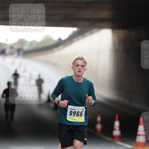 05.10.2025 - 20. swb-Marathon Bremen Michael Strokosch http://msf.ph/oto/9210174 05.10.2025 10:34:03 Laufen 9965 meine-sportfotos.de