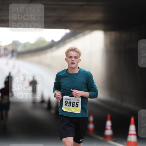 05.10.2025 - 20. swb-Marathon Bremen Michael Strokosch http://msf.ph/oto/9210175 05.10.2025 10:34:03 Laufen 9965 meine-sportfotos.de