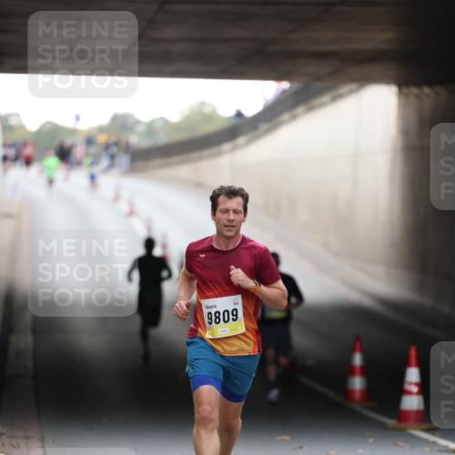 05.10.2025 - 20. swb-Marathon Bremen Michael Strokosch http://msf.ph/oto/9210184 05.10.2025 10:34:10 Laufen 9809 meine-sportfotos.de