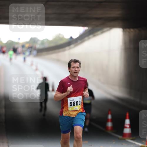 05.10.2025 - 20. swb-Marathon Bremen Michael Strokosch http://msf.ph/oto/9210185 05.10.2025 10:34:10 Laufen 9809 meine-sportfotos.de