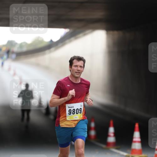05.10.2025 - 20. swb-Marathon Bremen Michael Strokosch http://msf.ph/oto/9210188 05.10.2025 10:34:11 Laufen 9809 meine-sportfotos.de