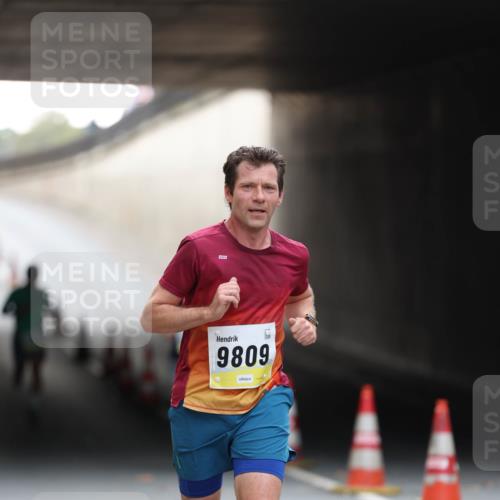 05.10.2025 - 20. swb-Marathon Bremen Michael Strokosch http://msf.ph/oto/9210191 05.10.2025 10:34:11 Laufen 9809 meine-sportfotos.de