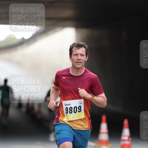 05.10.2025 - 20. swb-Marathon Bremen Michael Strokosch http://msf.ph/oto/9210192 05.10.2025 10:34:11 Laufen 9809 meine-sportfotos.de