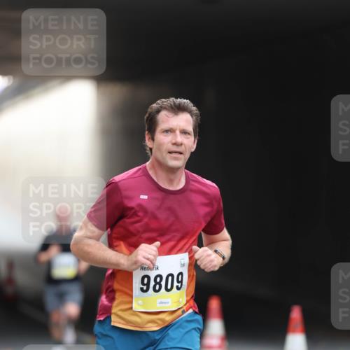 05.10.2025 - 20. swb-Marathon Bremen Michael Strokosch http://msf.ph/oto/9210193 05.10.2025 10:34:12 Laufen 9809 meine-sportfotos.de