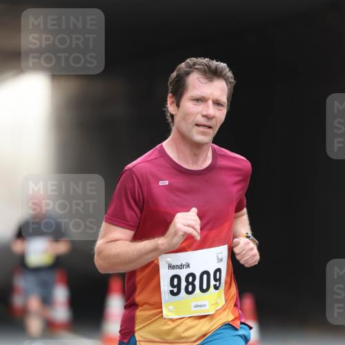 05.10.2025 - 20. swb-Marathon Bremen Michael Strokosch http://msf.ph/oto/9210195 05.10.2025 10:34:12 Laufen 42, 9809 meine-sportfotos.de