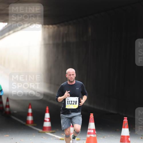 05.10.2025 - 20. swb-Marathon Bremen Michael Strokosch http://msf.ph/oto/9210198 05.10.2025 10:34:14 Laufen 11328 meine-sportfotos.de