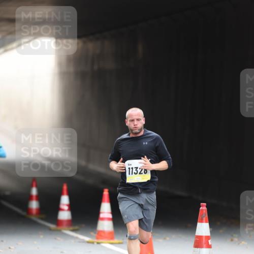 05.10.2025 - 20. swb-Marathon Bremen Michael Strokosch http://msf.ph/oto/9210200 05.10.2025 10:34:14 Laufen 11320 meine-sportfotos.de