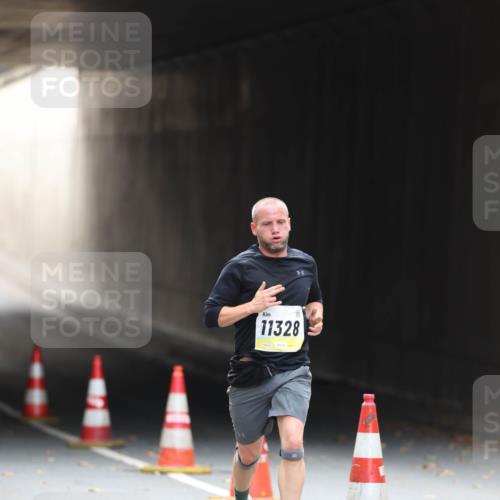 05.10.2025 - 20. swb-Marathon Bremen Michael Strokosch http://msf.ph/oto/9210201 05.10.2025 10:34:14 Laufen 11328 meine-sportfotos.de
