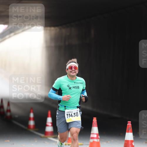 05.10.2025 - 20. swb-Marathon Bremen Michael Strokosch http://msf.ph/oto/9210211 05.10.2025 10:34:18 Laufen 11430 meine-sportfotos.de