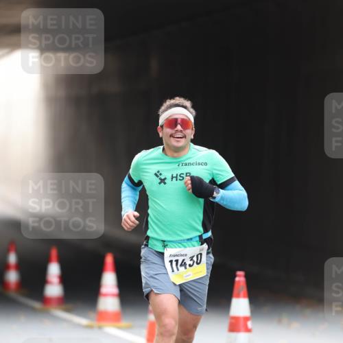 05.10.2025 - 20. swb-Marathon Bremen Michael Strokosch http://msf.ph/oto/9210215 05.10.2025 10:34:19 Laufen 11430 meine-sportfotos.de