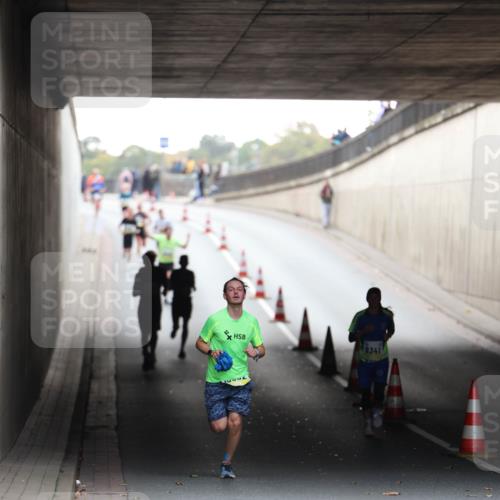 05.10.2025 - 20. swb-Marathon Bremen Michael Strokosch http://msf.ph/oto/9210216 05.10.2025 10:34:34 Laufen 9341 meine-sportfotos.de
