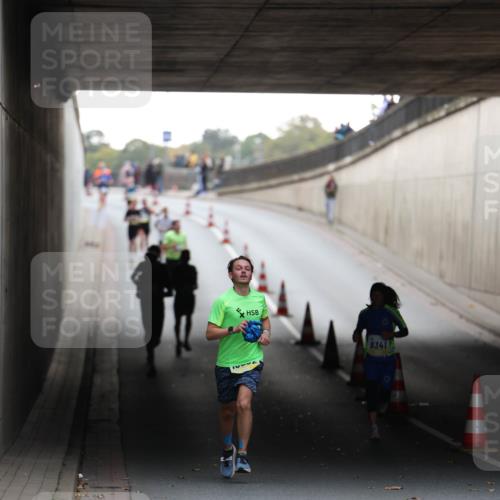05.10.2025 - 20. swb-Marathon Bremen Michael Strokosch http://msf.ph/oto/9210217 05.10.2025 10:34:35 Laufen 9341 meine-sportfotos.de