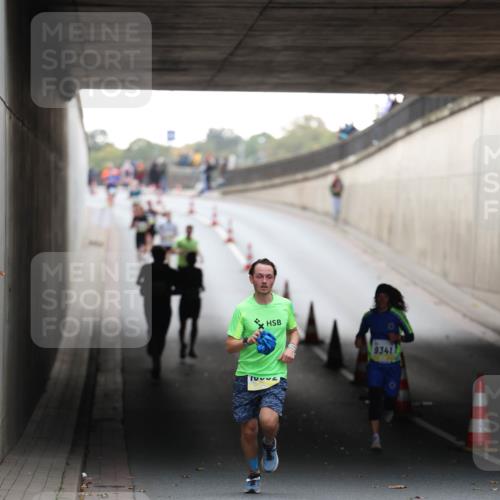 05.10.2025 - 20. swb-Marathon Bremen Michael Strokosch http://msf.ph/oto/9210219 05.10.2025 10:34:35 Laufen 9341 meine-sportfotos.de