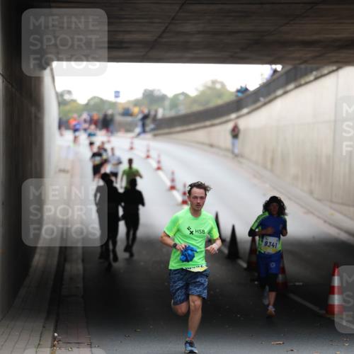 05.10.2025 - 20. swb-Marathon Bremen Michael Strokosch http://msf.ph/oto/9210220 05.10.2025 10:34:35 Laufen 9341 meine-sportfotos.de