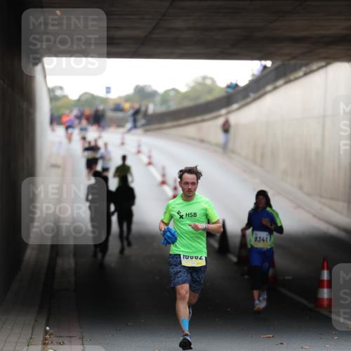 05.10.2025 - 20. swb-Marathon Bremen Michael Strokosch http://msf.ph/oto/9210221 05.10.2025 10:34:36 Laufen 10002, 9341 meine-sportfotos.de