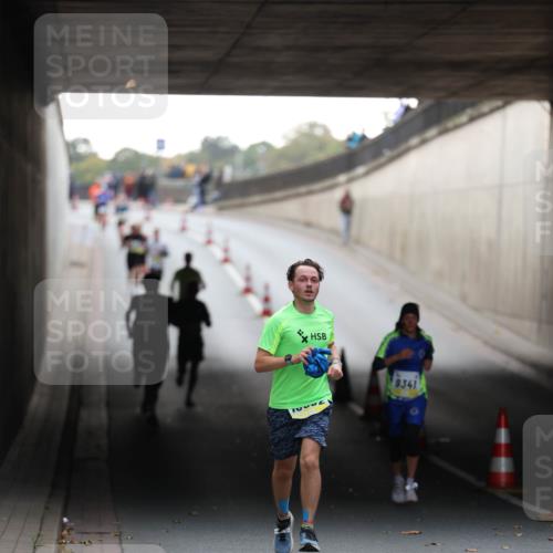 05.10.2025 - 20. swb-Marathon Bremen Michael Strokosch http://msf.ph/oto/9210222 05.10.2025 10:34:36 Laufen 9341 meine-sportfotos.de