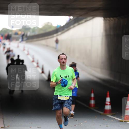 05.10.2025 - 20. swb-Marathon Bremen Michael Strokosch http://msf.ph/oto/9210225 05.10.2025 10:34:37 Laufen 10002 meine-sportfotos.de