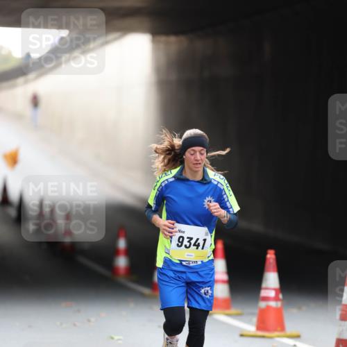 05.10.2025 - 20. swb-Marathon Bremen Michael Strokosch http://msf.ph/oto/9210230 05.10.2025 10:34:41 Laufen 9341, 48, 110 meine-sportfotos.de
