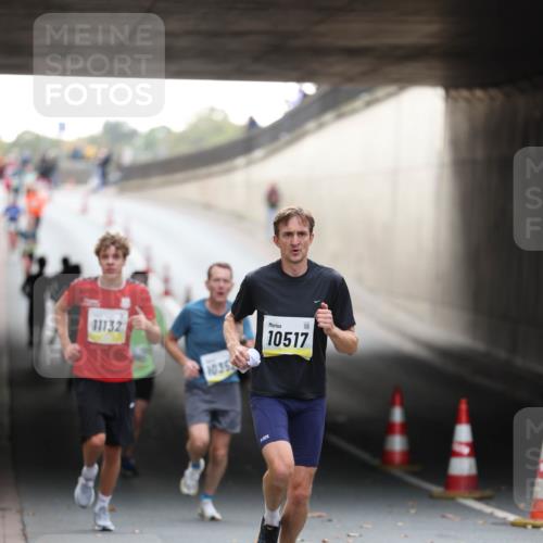 05.10.2025 - 20. swb-Marathon Bremen Michael Strokosch http://msf.ph/oto/9210238 05.10.2025 10:34:44 Laufen 11132, 1035, 10517 meine-sportfotos.de