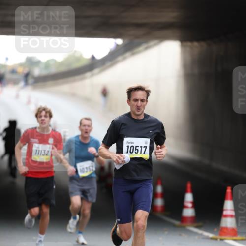 05.10.2025 - 20. swb-Marathon Bremen Michael Strokosch http://msf.ph/oto/9210241 05.10.2025 10:34:45 Laufen 11132, 10362, 10517 meine-sportfotos.de