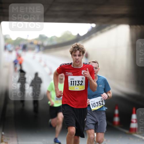 05.10.2025 - 20. swb-Marathon Bremen Michael Strokosch http://msf.ph/oto/9210248 05.10.2025 10:34:47 Laufen 11132, 10352 meine-sportfotos.de