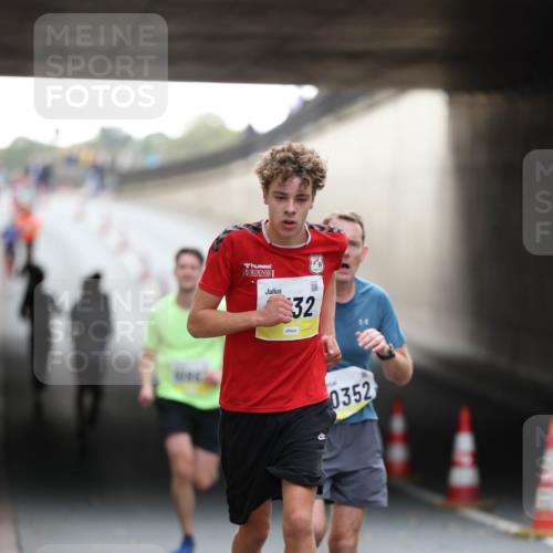 05.10.2025 - 20. swb-Marathon Bremen Michael Strokosch http://msf.ph/oto/9210250 05.10.2025 10:34:48 Laufen 32, 0352 meine-sportfotos.de
