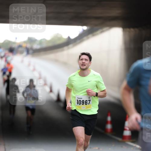 05.10.2025 - 20. swb-Marathon Bremen Michael Strokosch http://msf.ph/oto/9210255 05.10.2025 10:34:50 Laufen 10967 meine-sportfotos.de