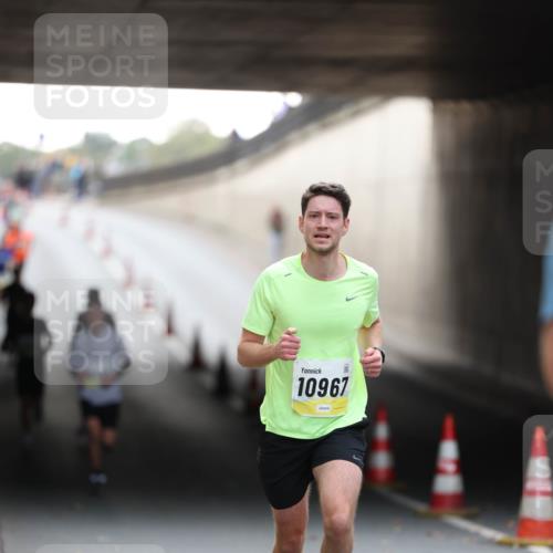 05.10.2025 - 20. swb-Marathon Bremen Michael Strokosch http://msf.ph/oto/9210256 05.10.2025 10:34:50 Laufen 10967 meine-sportfotos.de