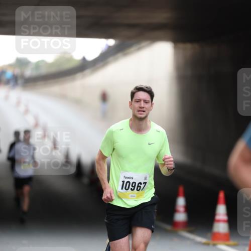 05.10.2025 - 20. swb-Marathon Bremen Michael Strokosch http://msf.ph/oto/9210257 05.10.2025 10:34:50 Laufen 10967 meine-sportfotos.de