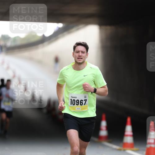 05.10.2025 - 20. swb-Marathon Bremen Michael Strokosch http://msf.ph/oto/9210258 05.10.2025 10:34:50 Laufen 10967 meine-sportfotos.de