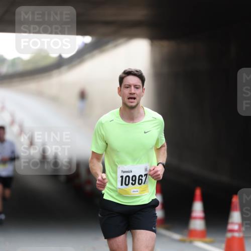 05.10.2025 - 20. swb-Marathon Bremen Michael Strokosch http://msf.ph/oto/9210259 05.10.2025 10:34:51 Laufen 10967 meine-sportfotos.de