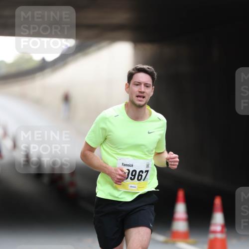 05.10.2025 - 20. swb-Marathon Bremen Michael Strokosch http://msf.ph/oto/9210260 05.10.2025 10:34:51 Laufen 967 meine-sportfotos.de