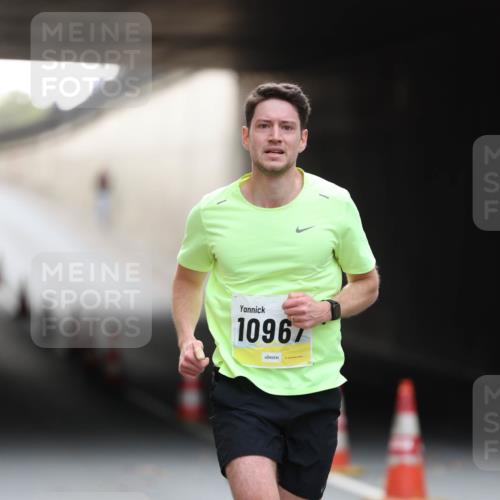 05.10.2025 - 20. swb-Marathon Bremen Michael Strokosch http://msf.ph/oto/9210262 05.10.2025 10:34:51 Laufen 10967 meine-sportfotos.de