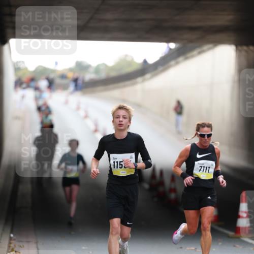 05.10.2025 - 20. swb-Marathon Bremen Michael Strokosch http://msf.ph/oto/9210273 05.10.2025 10:34:57 Laufen 115, 7111 meine-sportfotos.de