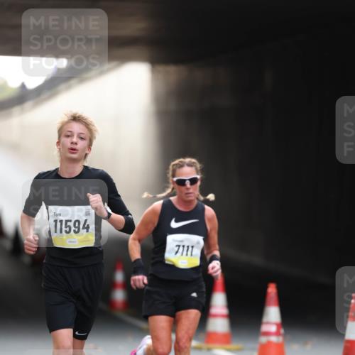 05.10.2025 - 20. swb-Marathon Bremen Michael Strokosch http://msf.ph/oto/9210278 05.10.2025 10:34:59 Laufen 11594, 7111 meine-sportfotos.de