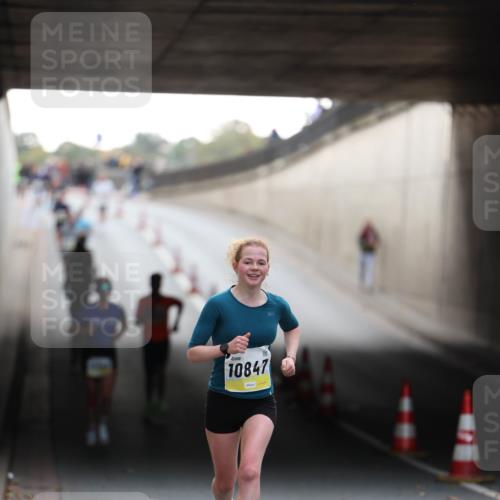 05.10.2025 - 20. swb-Marathon Bremen Michael Strokosch http://msf.ph/oto/9210285 05.10.2025 10:35:02 Laufen 10847 meine-sportfotos.de