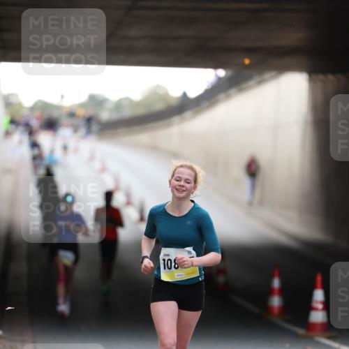 05.10.2025 - 20. swb-Marathon Bremen Michael Strokosch http://msf.ph/oto/9210286 05.10.2025 10:35:03 Laufen 108 meine-sportfotos.de
