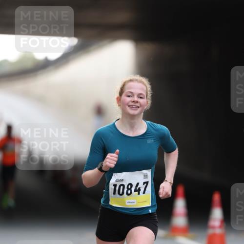 05.10.2025 - 20. swb-Marathon Bremen Michael Strokosch http://msf.ph/oto/9210292 05.10.2025 10:35:04 Laufen 10847 meine-sportfotos.de