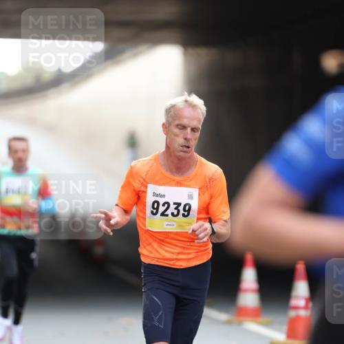 05.10.2025 - 20. swb-Marathon Bremen Michael Strokosch http://msf.ph/oto/9210306 05.10.2025 10:35:12 Laufen 9239 meine-sportfotos.de