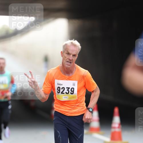 05.10.2025 - 20. swb-Marathon Bremen Michael Strokosch http://msf.ph/oto/9210307 05.10.2025 10:35:12 Laufen 9239 meine-sportfotos.de