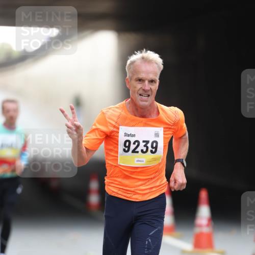 05.10.2025 - 20. swb-Marathon Bremen Michael Strokosch http://msf.ph/oto/9210308 05.10.2025 10:35:12 Laufen 9239 meine-sportfotos.de