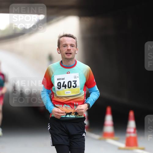 05.10.2025 - 20. swb-Marathon Bremen Michael Strokosch http://msf.ph/oto/9210315 05.10.2025 10:35:14 Laufen 9403 meine-sportfotos.de