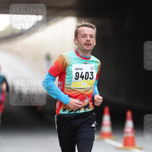 05.10.2025 - 20. swb-Marathon Bremen Michael Strokosch http://msf.ph/oto/9210316 05.10.2025 10:35:14 Laufen 9403 meine-sportfotos.de