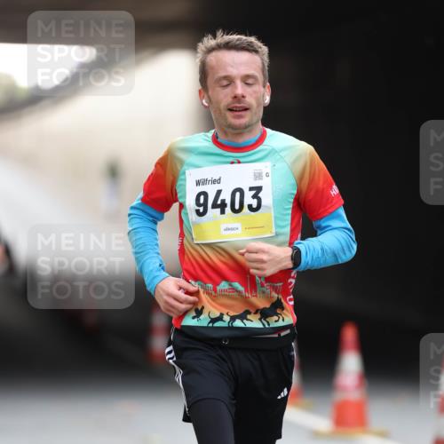 05.10.2025 - 20. swb-Marathon Bremen Michael Strokosch http://msf.ph/oto/9210317 05.10.2025 10:35:15 Laufen 9403 meine-sportfotos.de