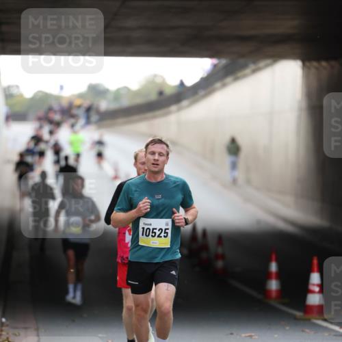 05.10.2025 - 20. swb-Marathon Bremen Michael Strokosch http://msf.ph/oto/9210319 05.10.2025 10:35:16 Laufen 10525 meine-sportfotos.de