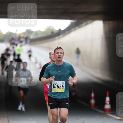 05.10.2025 - 20. swb-Marathon Bremen Michael Strokosch http://msf.ph/oto/9210321 05.10.2025 10:35:17 Laufen 10525 meine-sportfotos.de