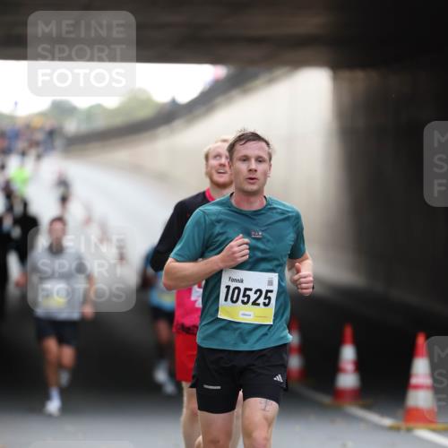 05.10.2025 - 20. swb-Marathon Bremen Michael Strokosch http://msf.ph/oto/9210324 05.10.2025 10:35:18 Laufen 10525 meine-sportfotos.de