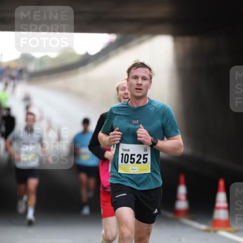 05.10.2025 - 20. swb-Marathon Bremen Michael Strokosch http://msf.ph/oto/9210325 05.10.2025 10:35:18 Laufen 10525 meine-sportfotos.de