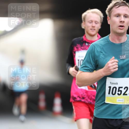 05.10.2025 - 20. swb-Marathon Bremen Michael Strokosch http://msf.ph/oto/9210328 05.10.2025 10:35:20 Laufen 10, 1052 meine-sportfotos.de